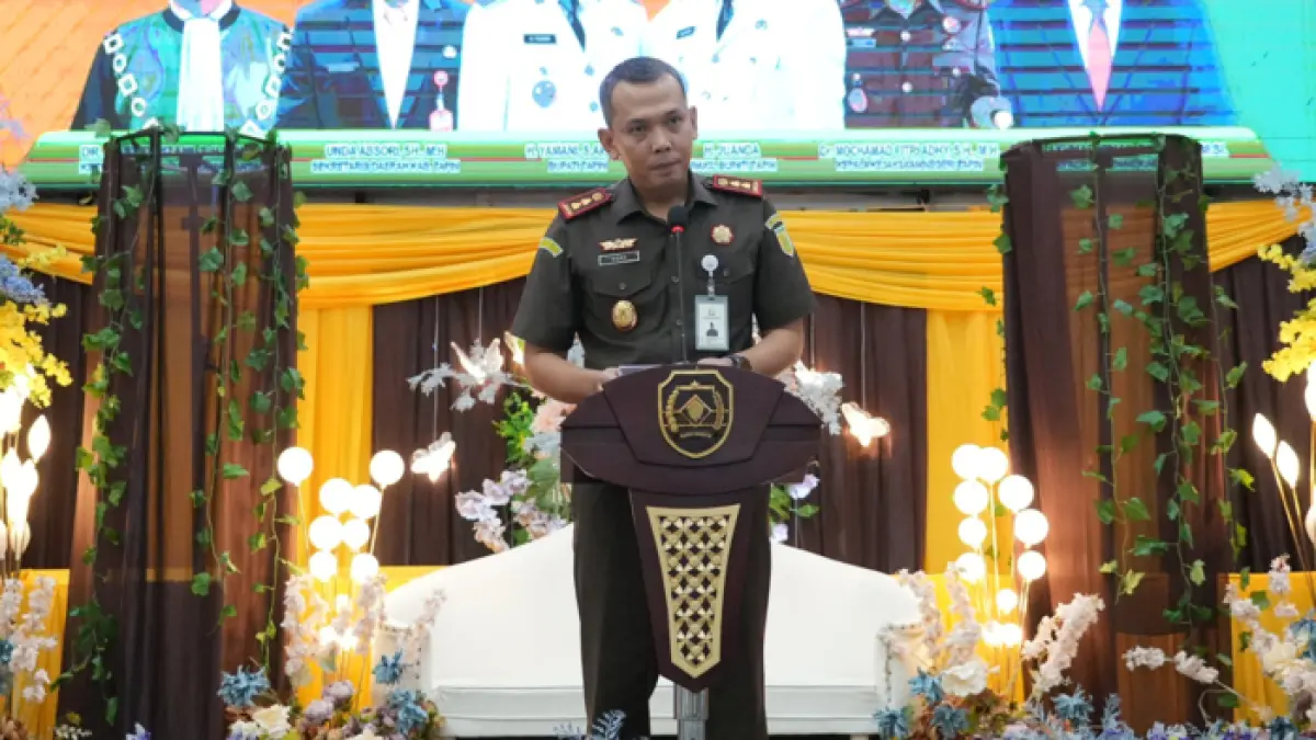 BERI PENJELASAN: Kepala Kejari Tapin Mochammad Fitri Adhy menjelaskan tentang pendampingan hukum yang dilaksanakan pihaknya.
