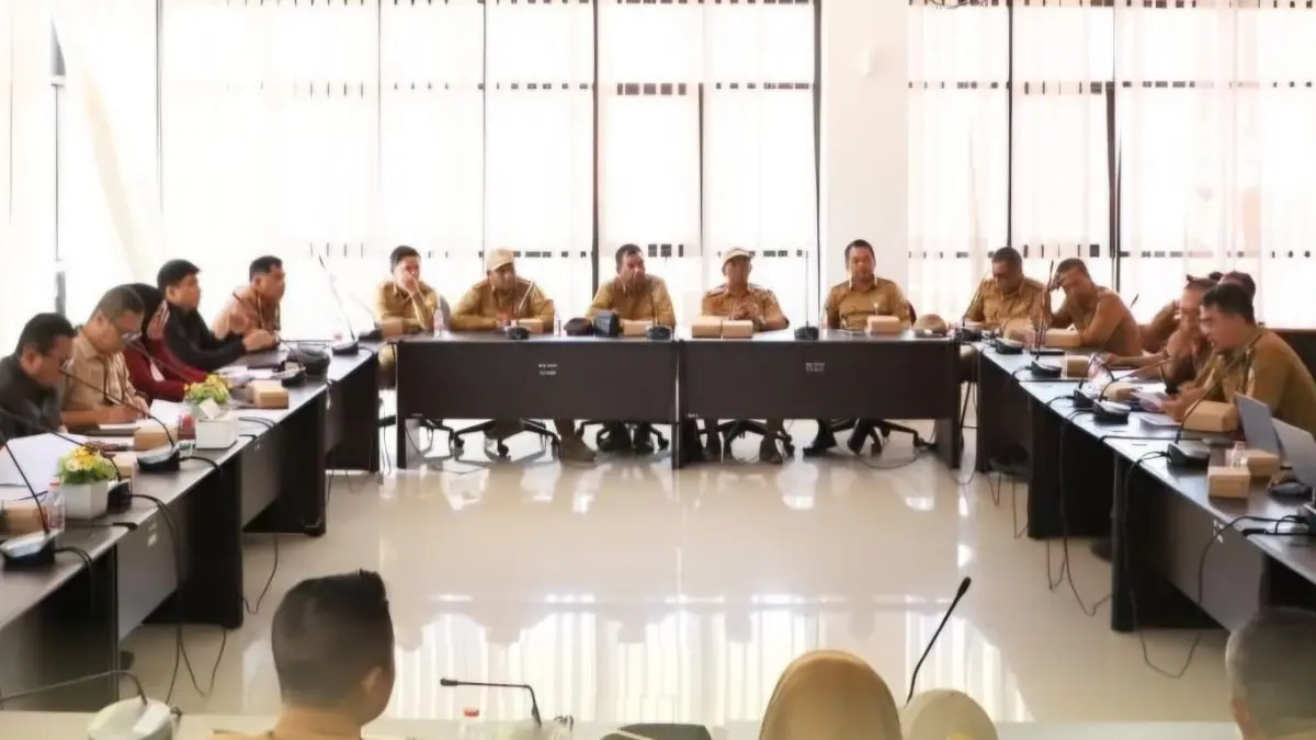 DIBAHAS: DPRD Tala rapat bersama PLN ULP Pelaihari untuk membahas persoalan tegangan listrik rendah. (Foto : Humas DPRD Tala untuk Radar Banjarmasin)