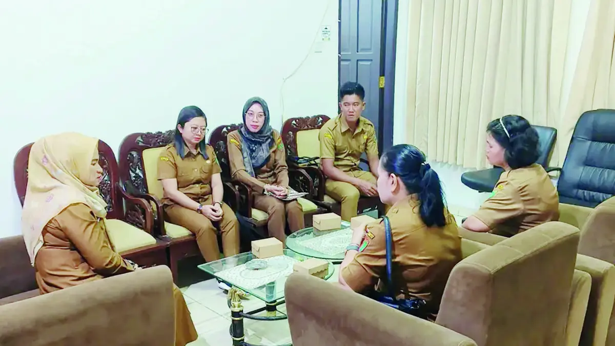 KUNJUNGAN: Kepala Sub Bagian Tata Usaha dan Kepegawaian Sekretariat DPRD Kota Banjarbaru, Rina Hastuti saat menerima kunjungan