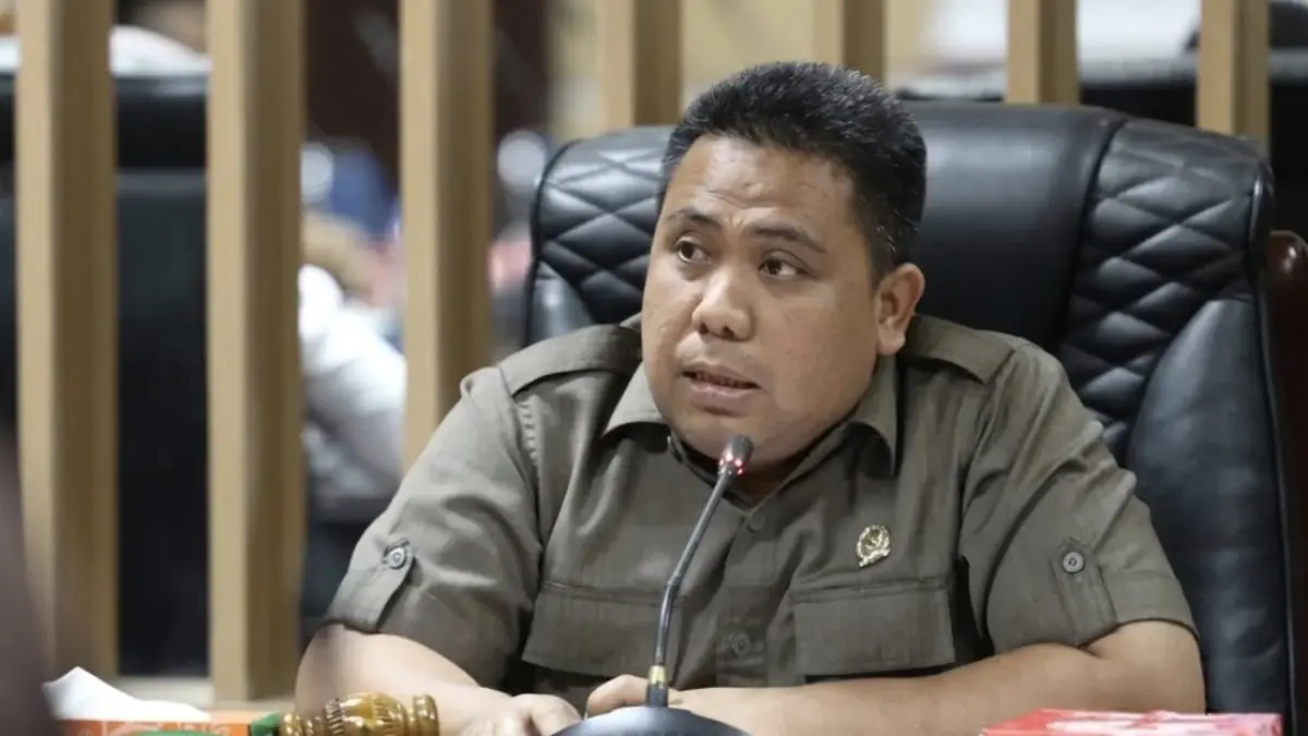 PANDANGAN: Ketua Komisi I DPRD Tanah Bumbu, Boby Rahman, saat mengikuti salah satu agenda rapat di DPRD Tanah Bumbu.