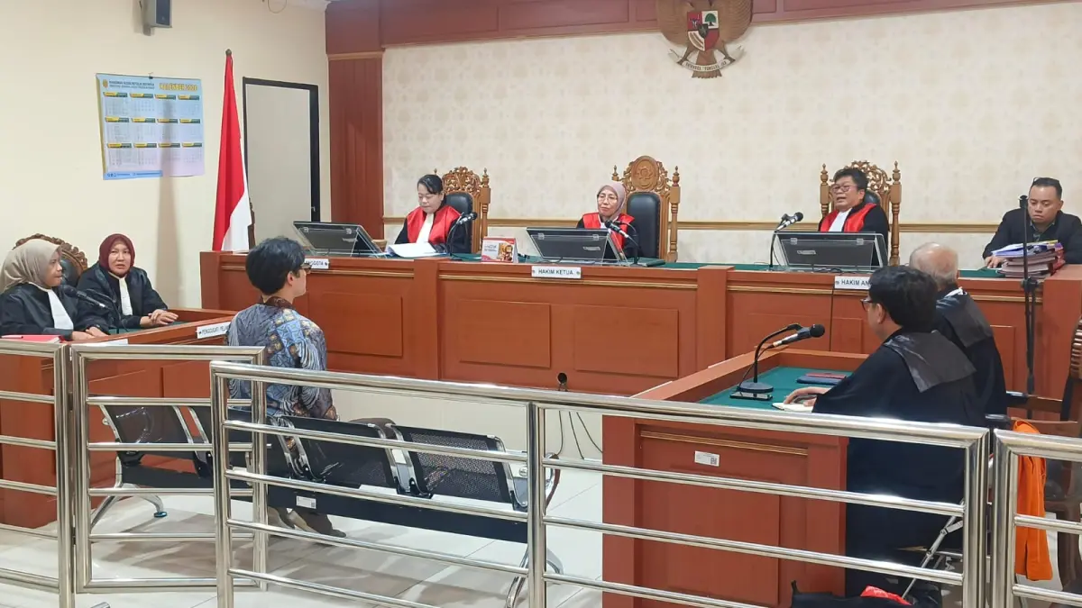 Richard Arief Muljadi, terdakwa kasus dugaan penipuan dan penggelapan bisnis batu bara senilai Rp7,79 miliar menjalani persidangan di Pengadilan Negeri Banjarmasin. (Muhammad Oscar Fraby/Radar Banjarmasin)