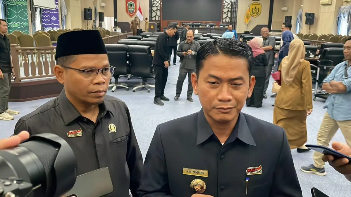 Wali Kota Banjarmasin Muhammad Yamin HR memberikan keterangan perihal tingginya SiLPA APBD Kota Banjarmasin. (Endang Syarifuddin/Radar Banjarmasin)