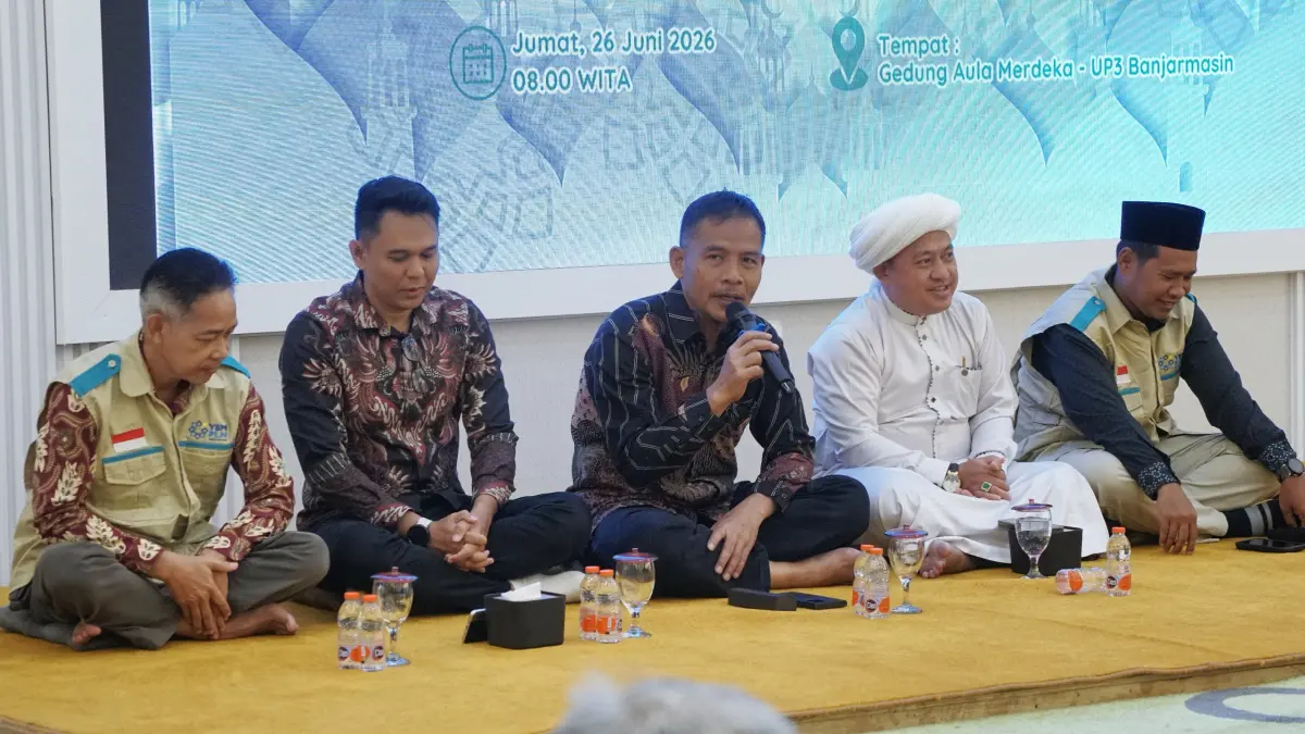 BERSYUKUR: Kegiatan pemberian bantuan ini mendapat apresiasi dari salah satu pengurus Tahfiz, Zulfikar. Menurutnya, perhatian yang diberikan YBM PLN menjadi dukungan yang berarti bagi mereka.