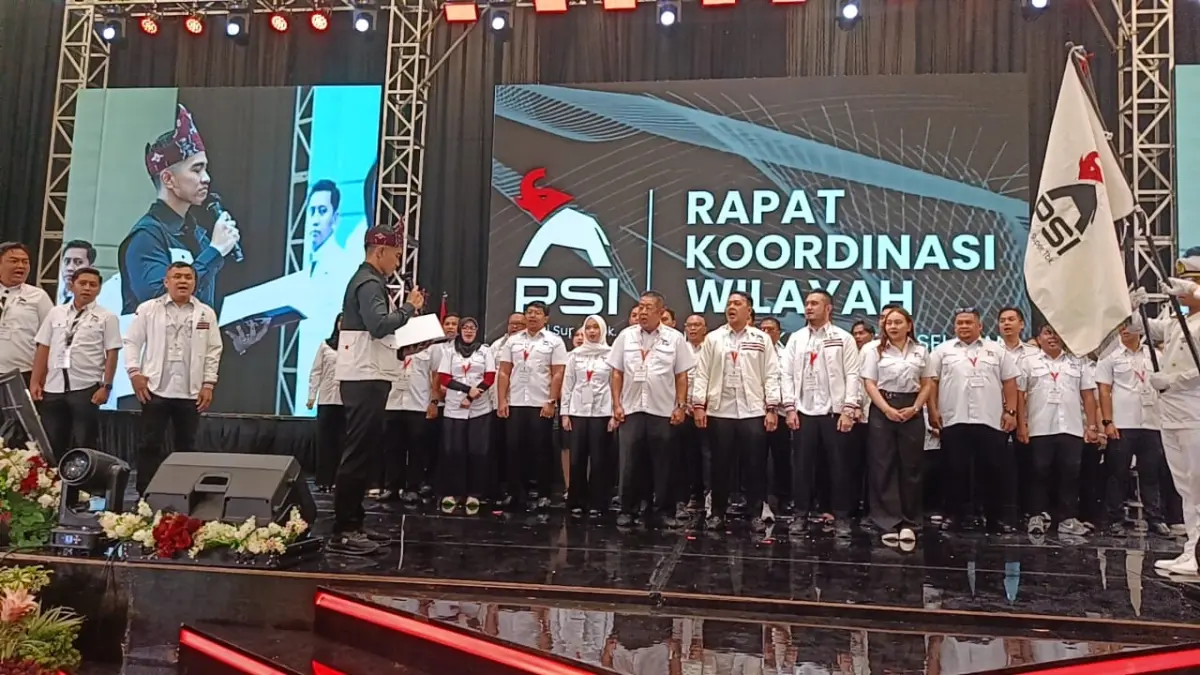 LANTIK: Kaesang Pangarep saat melantik kepengurusan DPW dan DPD PSI Se-Kalsel (SHEILLA/ RADAR BANJARMASIN)