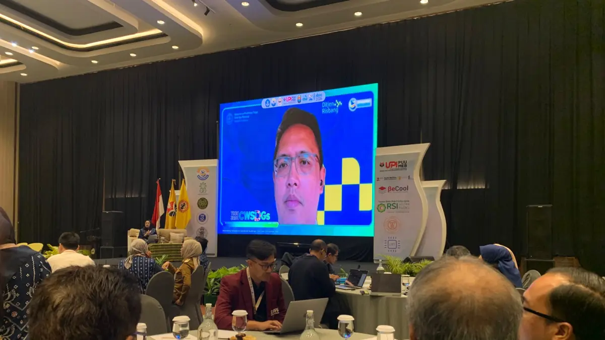 PLENO DARING: Ditjen Risbang Kemdiktisaintek, Dr Fauzan Adziman ST MEng, menyampaikan paparan secara daring sebagai plenary speaker pada The 3rd ICWSDGs 2026 di Fugo Hotel Banjarmasin, Selasa (7/7/2026).