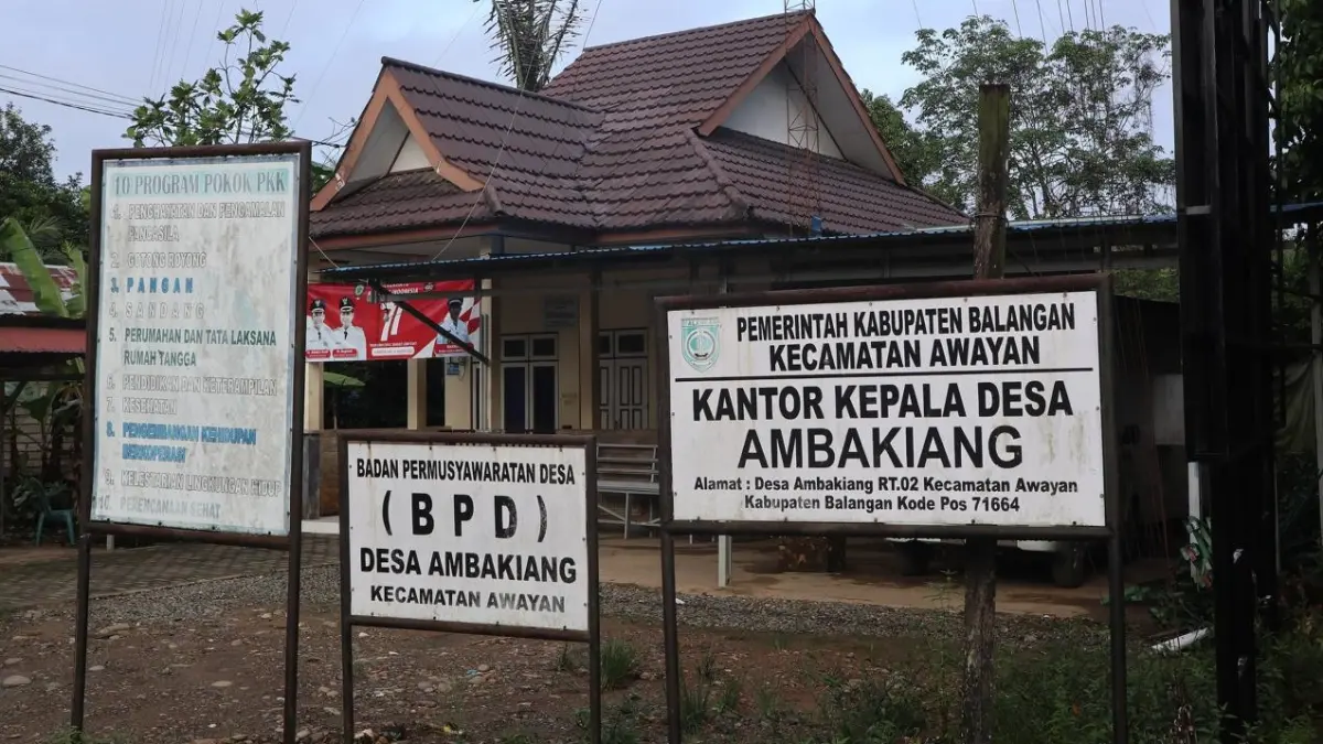 PUSAT PELAYANAN: Bangunan Kantor Desa Ambakiang yang kini menjadi pusat administrasi dan pelayanan bagi masyarakat setempat.