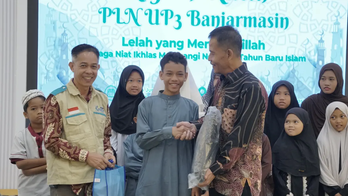 SALURKAN AMANAH: Manager PLN UP3 Banjarmasin, Yanuar mengatakan Muharram menjadi waktu yang tepat memperkuat semangat berbagi dan menghadirkan manfaat bagi masyarakat yang membutuhkan.(Foto-foto: PLN UID Kalselteng)&nbsp;