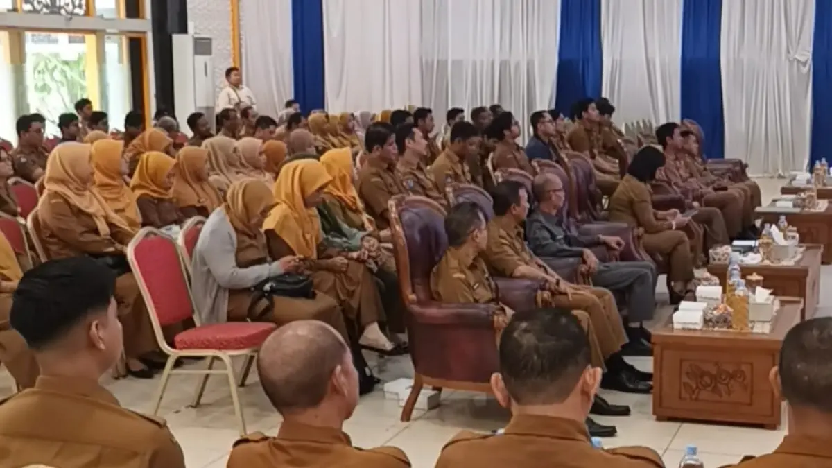 ASN TABALONG : Para ASN di lingkup Pemkab Tabalong ketika mendapat sosialisasi tentang kepemilikan KTP Tabalong.&nbsp;

(Foto &nbsp;: Ibnu Dwi Wahyudi/ Radar Banjarmasin)