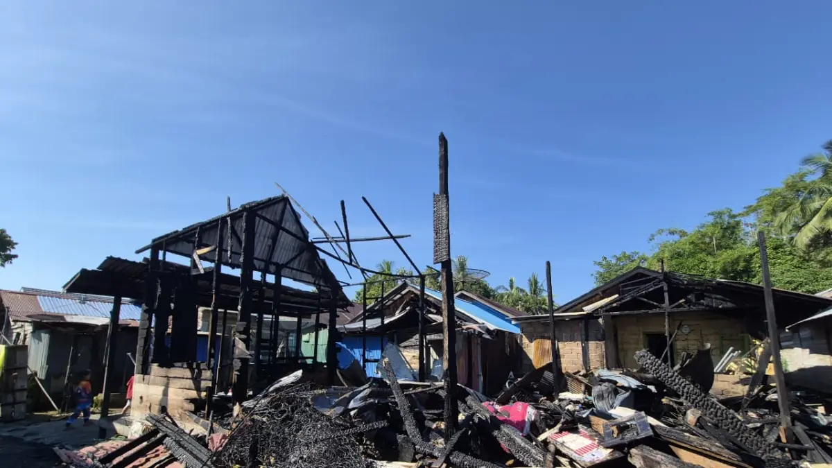 Lima rumah warga di HST dilahap api, Kamis (9/7/2026) dinihari. (Jamaluddin/Radar Banjarmasin).