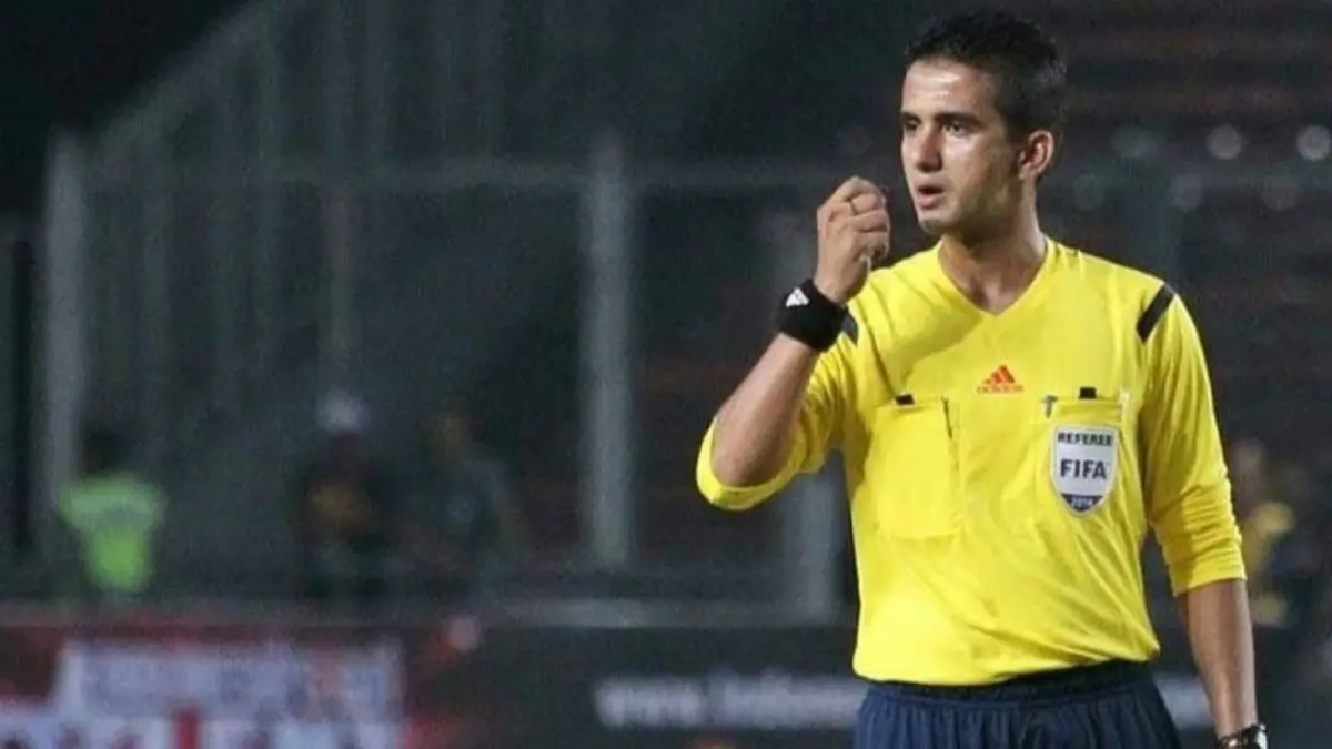 MENDATANGKAN: Thariq Alkatiri akan menjadi pengadil di laga final Bupati HST Cup 2026. (Foto: Jawapos.com).