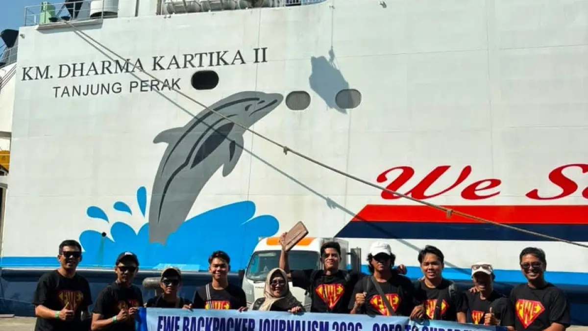 NAIK KAPAL: Para jurnalis peserta FWE Backpacker Journalism 2026 tiba di Pelabuhan Tanjung Perak Surabaya setelah berlayar dari Pelabuhan Trisakti Banjarmasin.&nbsp;