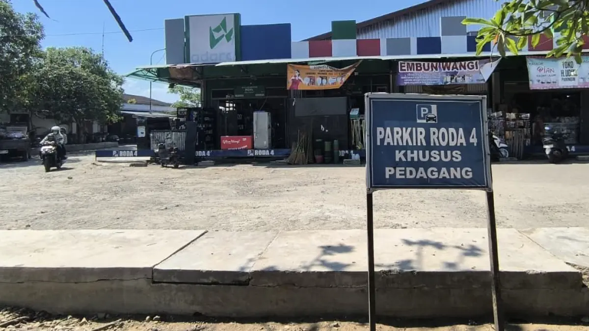 PENATAAN PARKIR: Suasana area parkir di kawasan depan Pasar Adaro, Kamis (9/7/2026). Kawasan ini ditata untuk melegalkan status parkir, mencegah pungli, serta mendongkrak PAD.