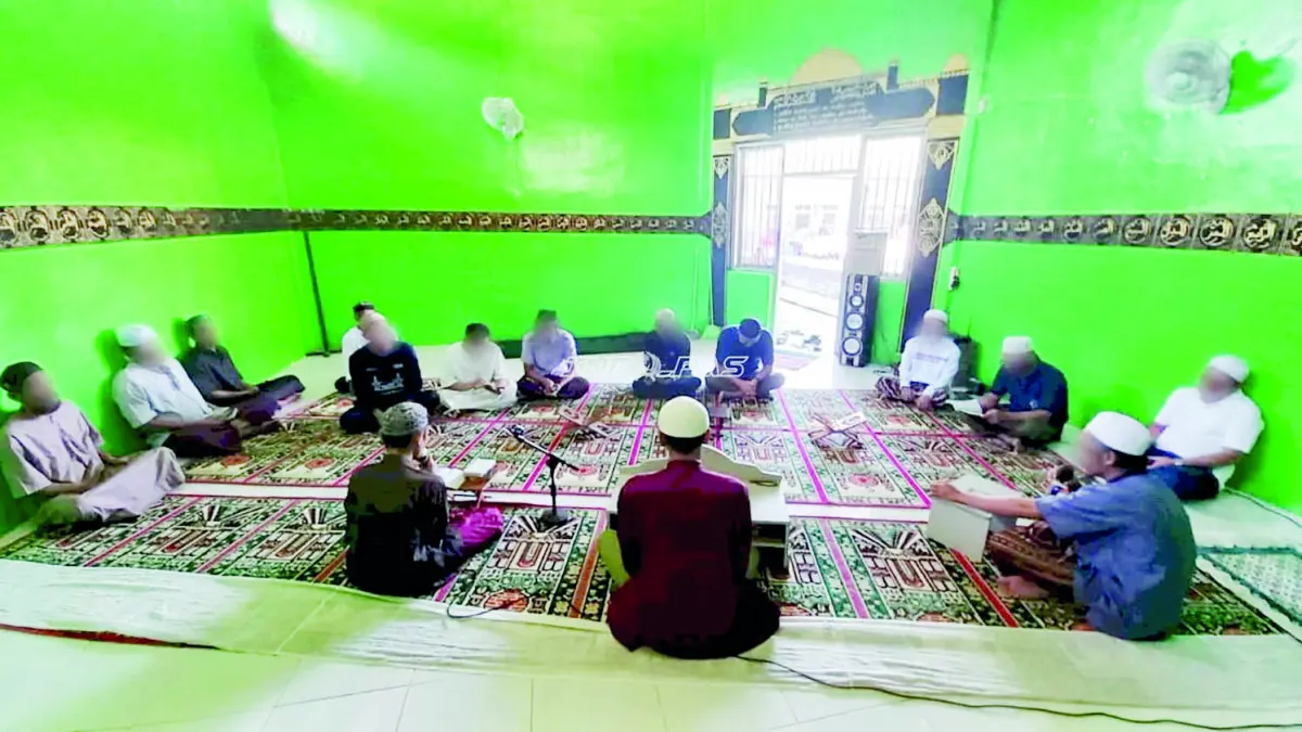 TAUSYIAH: Para santri Lapas Kelas IIB Banjarbaru saat menggelar tausyiah keliling di blok hunian warga binaan.&nbsp;
(LAPAS BANJARBARU)&nbsp;
