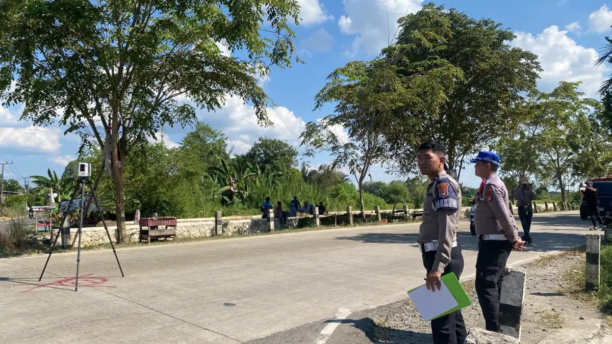 OLAH TKP: Satlantas Polres HST bersama Tim Penegakan Hukum (Gakkum) Direktorat Lalu Lintas Polda Kalimantan Selatan telah melakukan olah TKP. (Foto: Jamaluddin/Radar Banjarmasin).