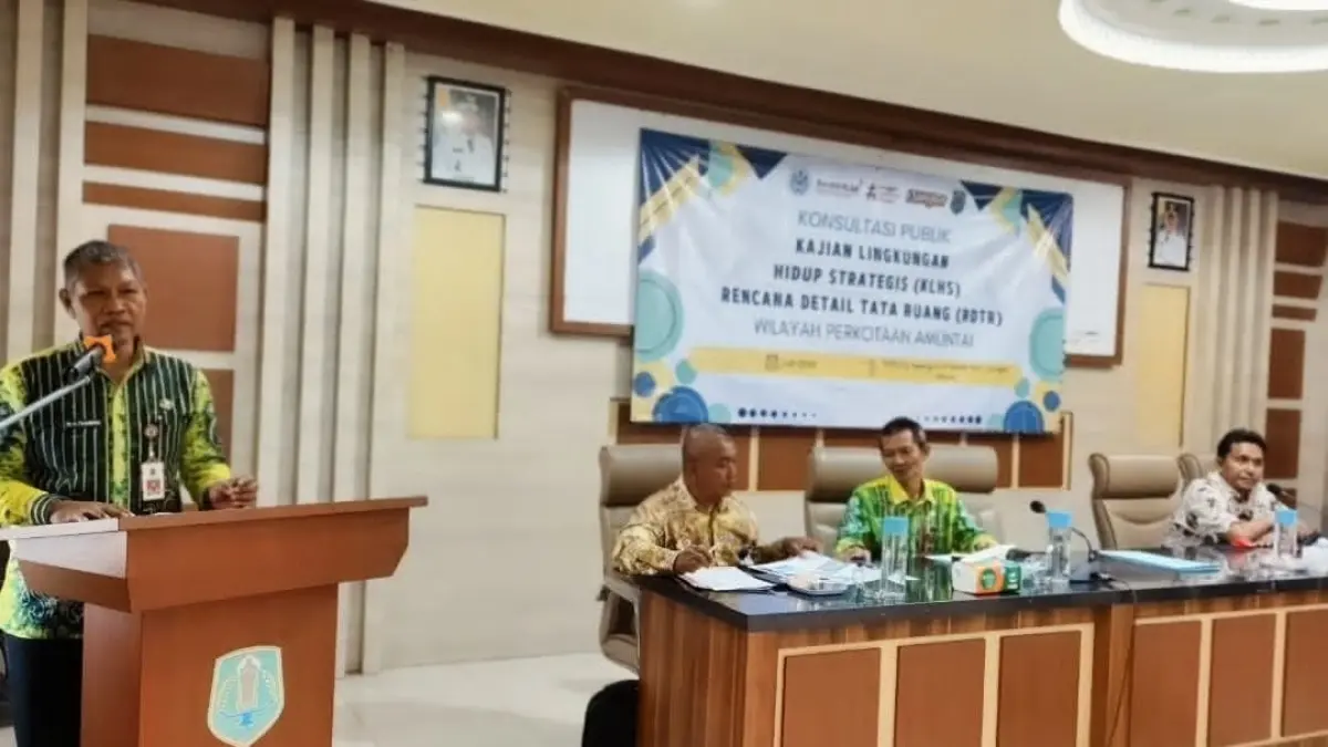 REGULASI: Staf Ahli Setda HSU, H Husni Thamrin membuka kegiatan KLHS RDTR Perkotaan Amuntai dan Alabio sebagai langkah memastikan pembangunan berkelanjutan sekaligus mencegah kerusakan lingkungan sejak tahap perencanaan di Gedung Agung Setda HSU.(Foto: Pemkab HSU)