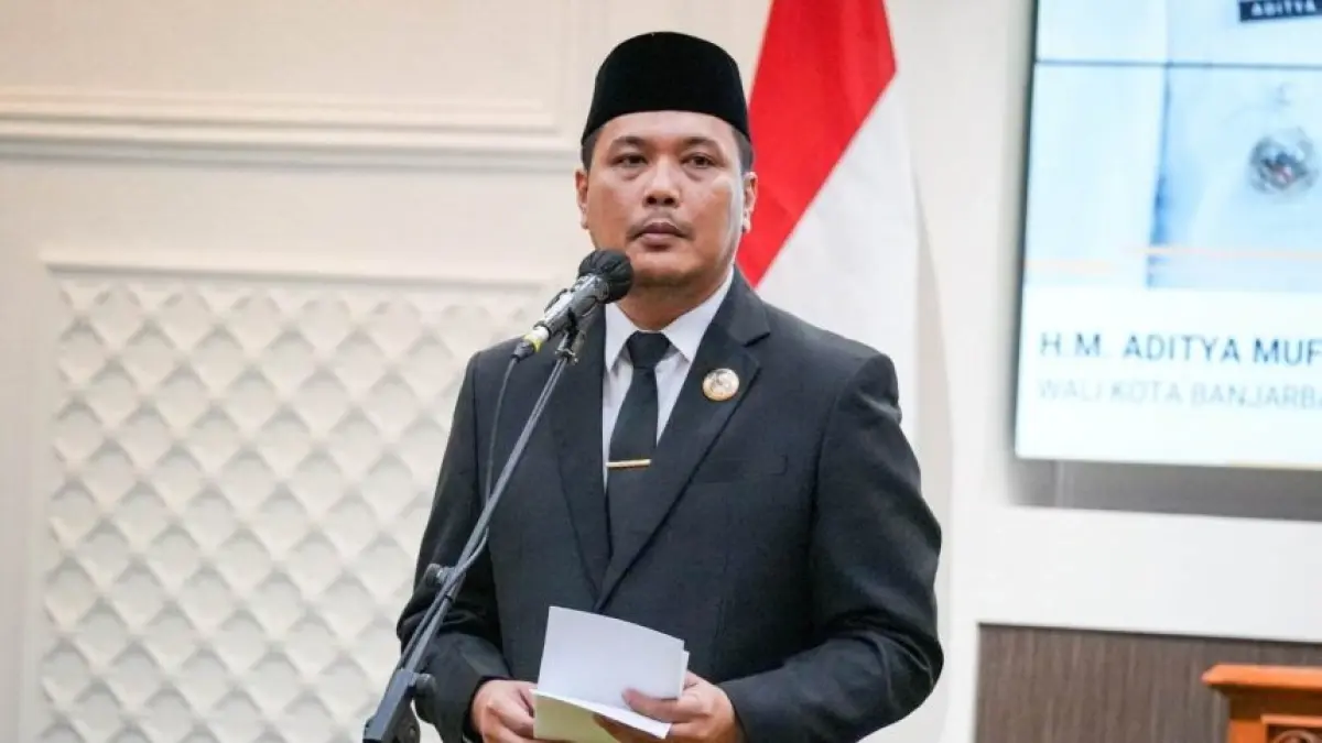 DILAPORKAN: Mantan Wali Kota Banjarbaru H. M. Aditya Mufti Ariffin saat masih menjabat. Namanya kini dikaitkan dengan laporan dugaan penganiayaan yang tengah ditangani Polres Banjarbaru. (Foto: Dok/Radar Banjarmasin)