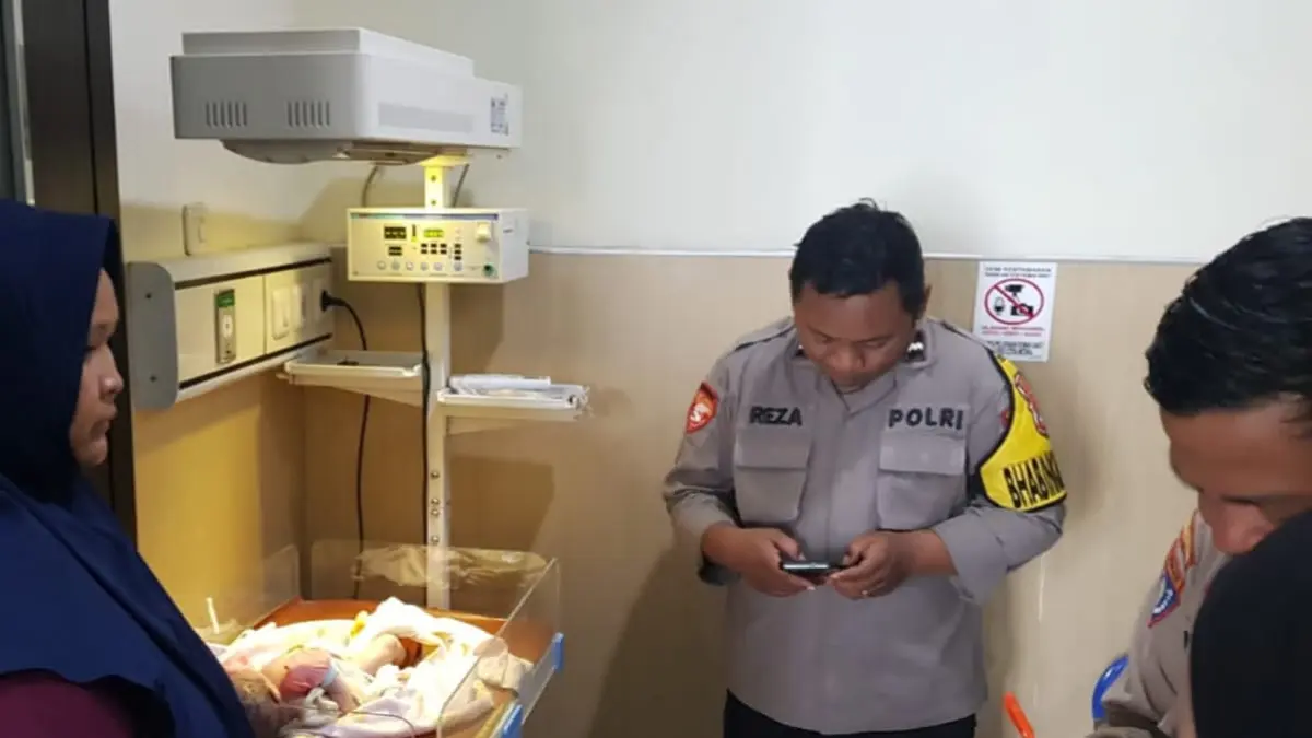 MASIH DISELIDIKI: Kepolisian menyelidiki penemuan bayi perempuan di bawah Jembatan Pabahanan Pelaihari, Sabtu (11/7/2026).(Foto : Polsek Pelaihari untuk Radar Banjarmasin).