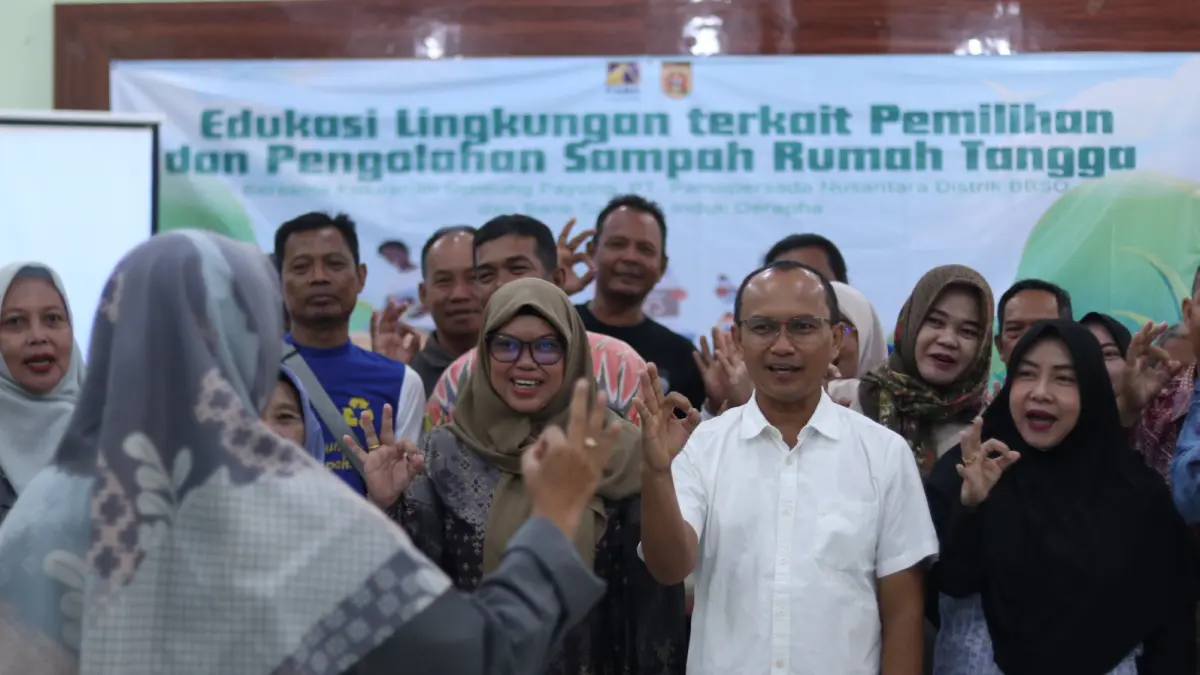 MOMEN: PAMA BBSO bersama Kelurahan Guntung Payung, Bank Sampah Induk Derapha, dan peserta edukasi berfoto bersama usai kegiatan pengelolaan sampah rumah tangga.