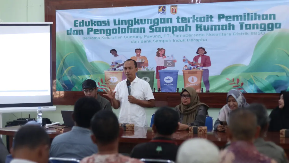 SAMBUTAN; HCGS Section Head PT PAMA BBSO Prihadi Suseno menyampaikan pentingnya membangun kesadaran masyarakat dalam memilah dan mengolah sampah secara berkelanjutan.