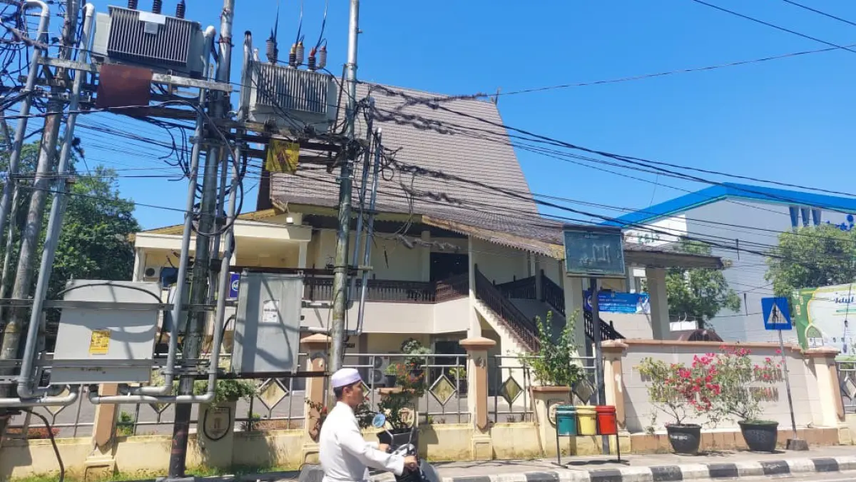 KABEL LISTRIK: Pemadaman &nbsp;bergilir dihentikan. Jaringam interkoneksi listrik di Kalimantan kembali normal.