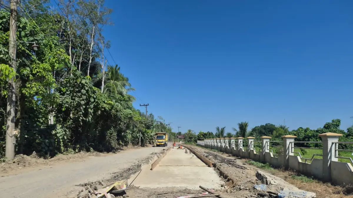 DIPERBAIKI: Warga bersyukur Jalan Birayang–Wawai diperbaiki tahun ini.
