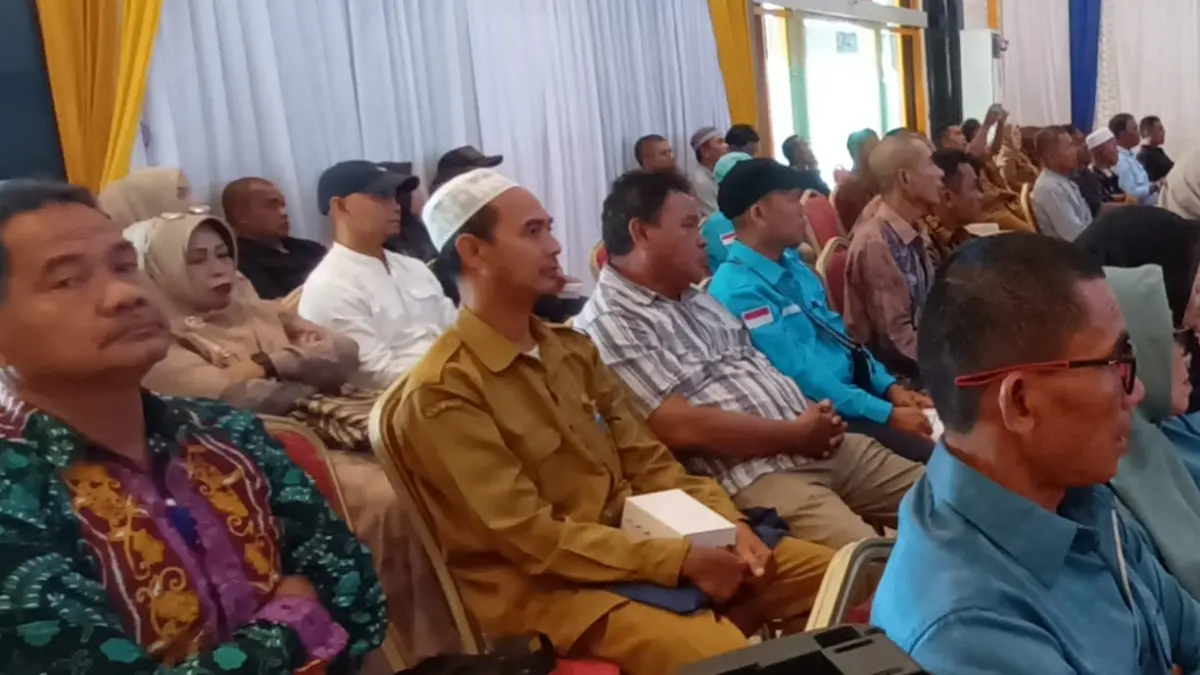Para ketua RT di perkotaan saat dikumpulkan Disdukcapil Tabalong di aula Pendopo Bersinar. (Ibnu Dwi Wahyudi/Radar Banjarmasin)