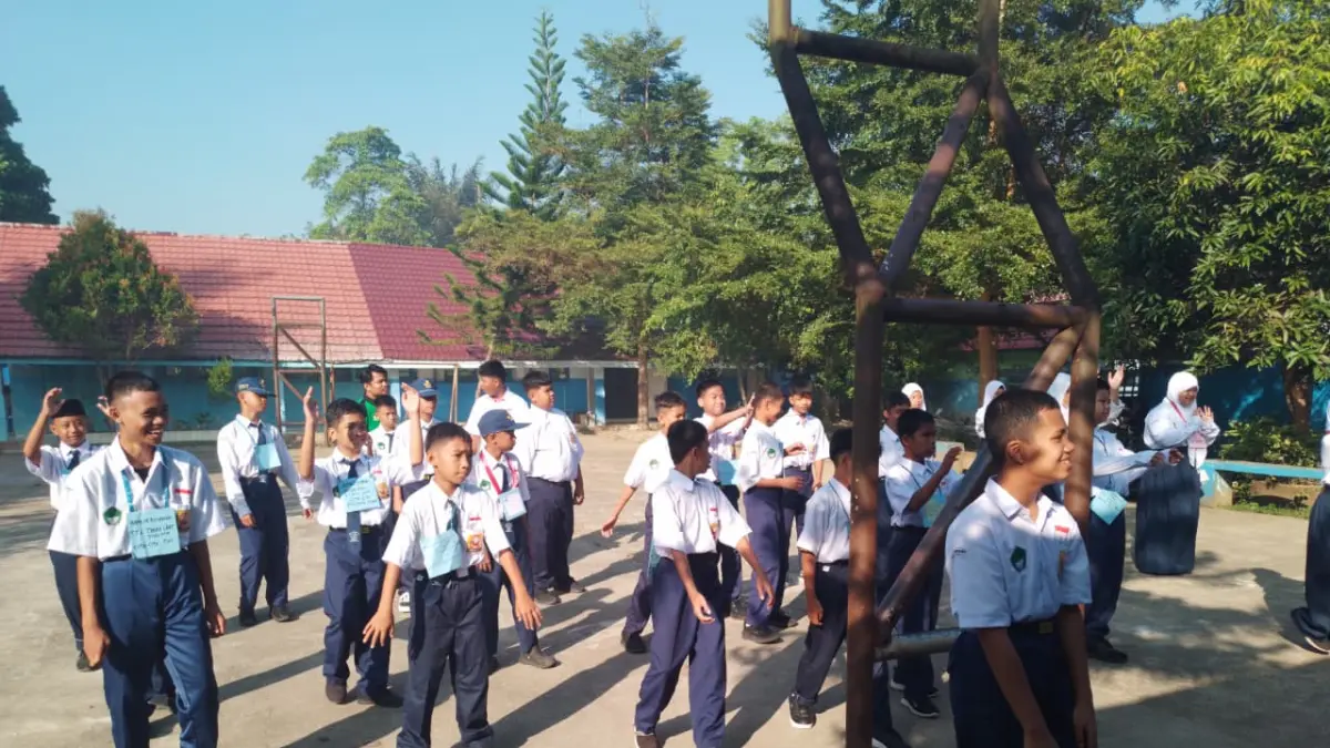 Para siswa baru di SMPN 12 Banjarbaru saat mengikuti kegiatan di MPLS tahun 2026 (SHEILLA/RADAR BANJARMASIN)