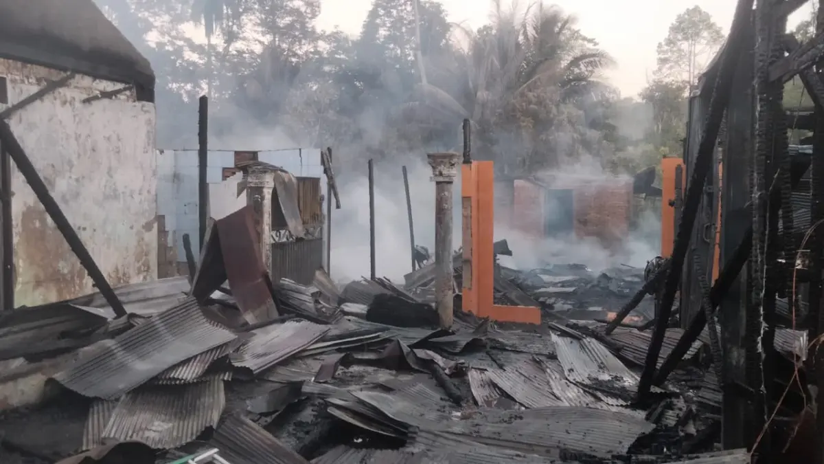 TERBAKAR: Kondisi rumah yang terbakar di Desa Solan, Kecamatan Jaro, Kabupaten Tabalong.
