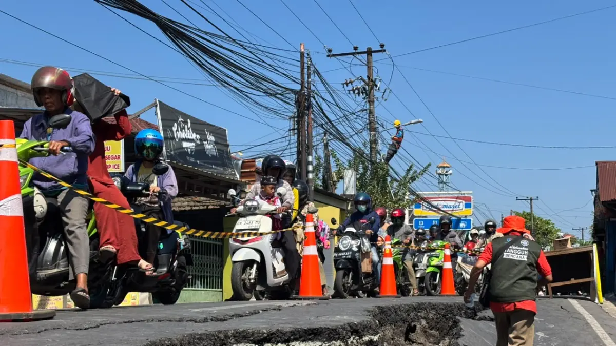 AMBLAS: Suasana di lokasi amblasnya Jalan Veteran, Sungai Lulut, Banjarmasin Timur. (Zulvan Rahmatan/Radar Banjarmasin)