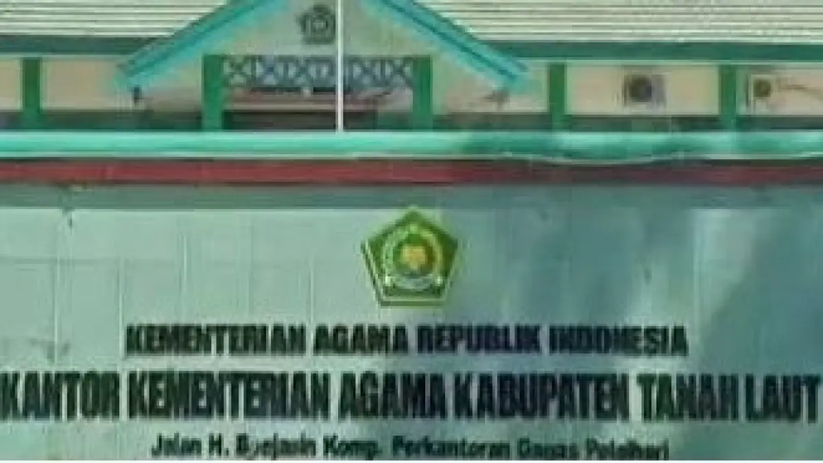 KANTOR: Kantor Kementerian Agama Kabupaten Tanah Laut. Kepala Kemenag Tala dibebastugaskan sementara untuk mendukung proses pemeriksaan internal. (Foto: Istimewa)