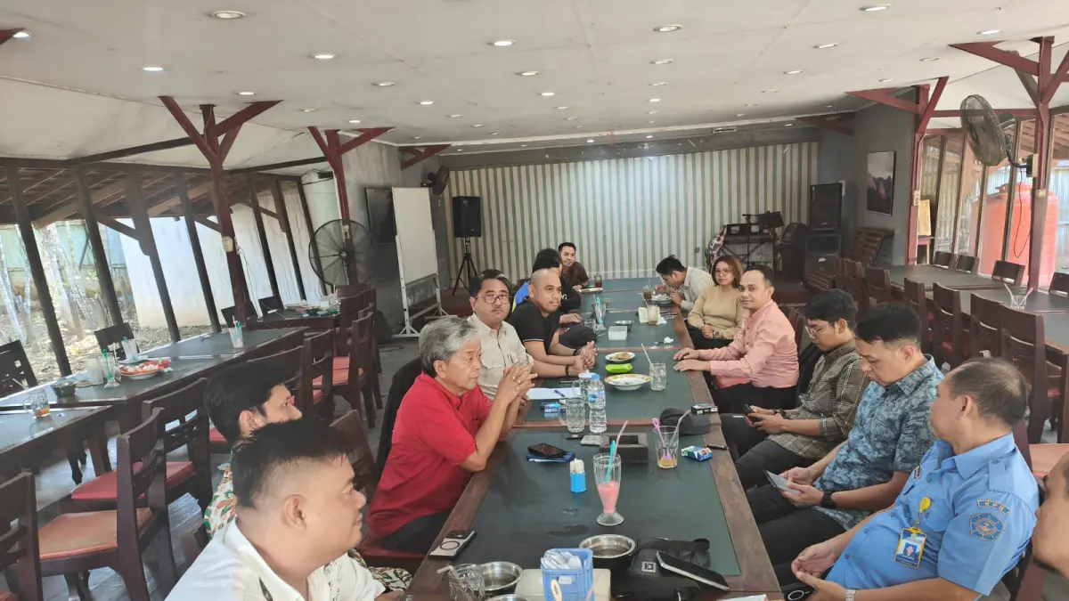KONSOLIDASI: Jajaran pengurus Pengprov POBSI Kalsel menggelar rapat internal di sebuah resto di Banjarmasin, Rabu (15/7/2026).(Foto: Pengprov POBSI Kalsel untuk Radar Banjarmasin)