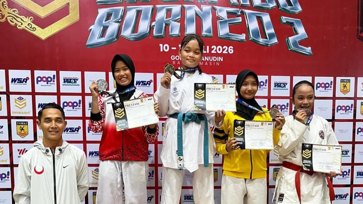 Kontingen karateka muda ASKI Balangan Dojo BTKC usai meraih medali pada ajang Kejuaraan Shukaido Borneo 2 di Banjarmasin. (Rifky untuk Radar Banjarmasin)