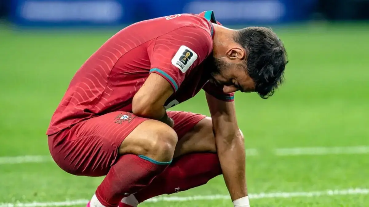 LESU: Bruno Fernandes tertunduk lesu setelah Tim Nasional Portugal tersingkir dari Piala Dunia FIFA 2026.