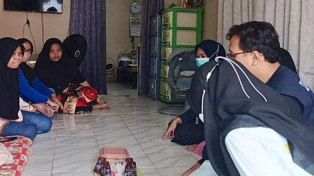 Agen 3R memberikan sosialisasi pemilahan sampah kepada warga di lingkungannya.(Ilustrasi Radar Banjarmasin)