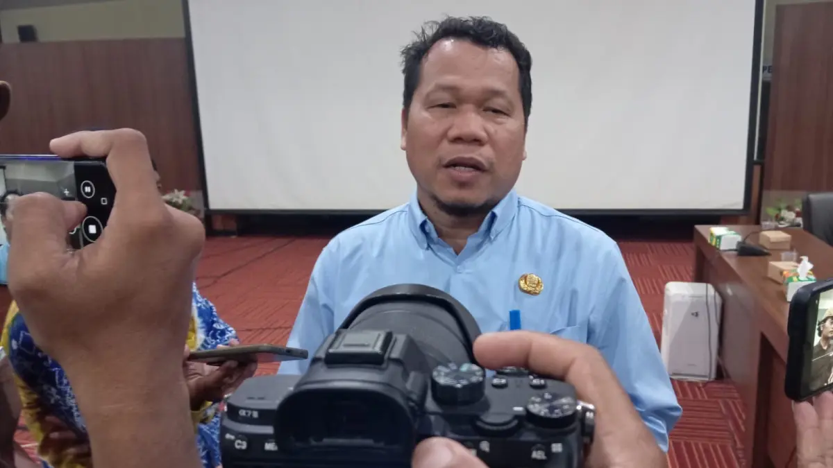 BERI PENJELASAN: Kepala Dinas PMD Tapin Rahmadi memberikan penjelasan.