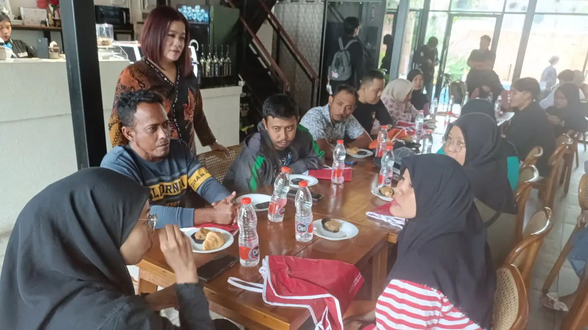 DIPANTAU: Para pekerja disabilitas mendapat pelatihan yang digelar oleh anggota DPRD Banjarbaru.