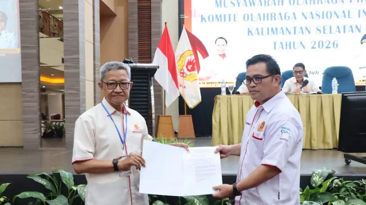 RESMI: Pengurus Provinsi Persatuan Savate Indonesia Kalimantan Selatan saat resmi diterima sebagai anggota KONI Kalimantan Selatan dalam Musyawarah Olahraga Provinsi (Musorprov) di Hotel Aria Barito Banjarmasin, Sabtu (4/7/2026). Savate menjadi salah satu cabang olahraga baru yang memperkuat ekosistem olahraga bela diri di Bumi Lambung Mangkurat.(M Idris Jian Sidik)