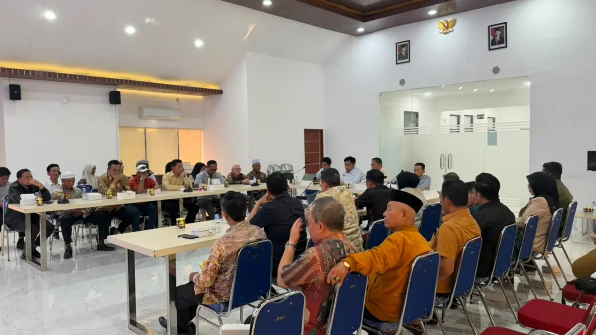 Suasana pertemuan anggota DPRD Kabupaten HSU di Pertamina Patra Niaga