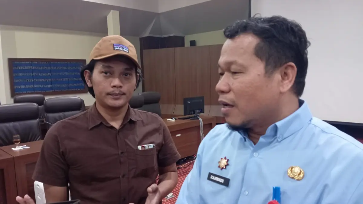 JELASKAN: Kepala Dinas PMD Tapin Rahmadi memberitahukan pencalonan kepala desa antusias diikuti warga karena gajinya Rp8 juta per bulan menjadi daya tarik.