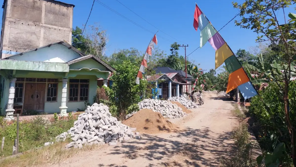 PERBAIKAN: Jalan menuju sawah di Desa Awang HST ini akan dipasang paving sepanjang 900 meter dan lebar 4 meter.