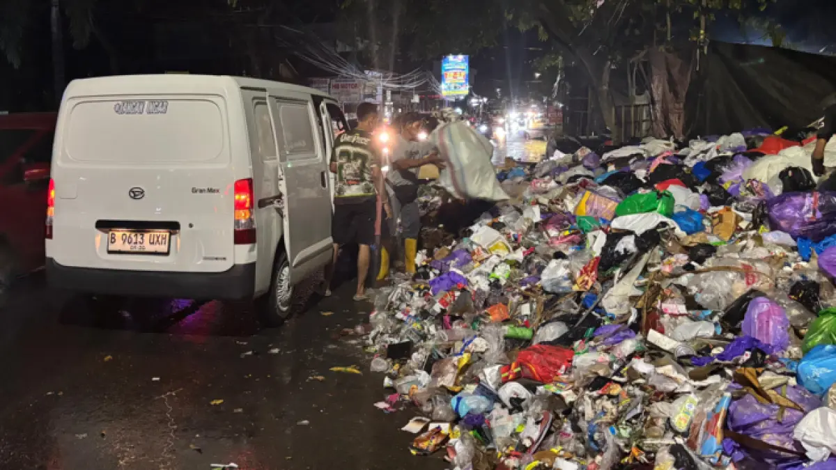 HARUS DIANGKUT: Sampah di TPS Kota Banjarmasin perlu BBM untuk proses pengangkutannya.