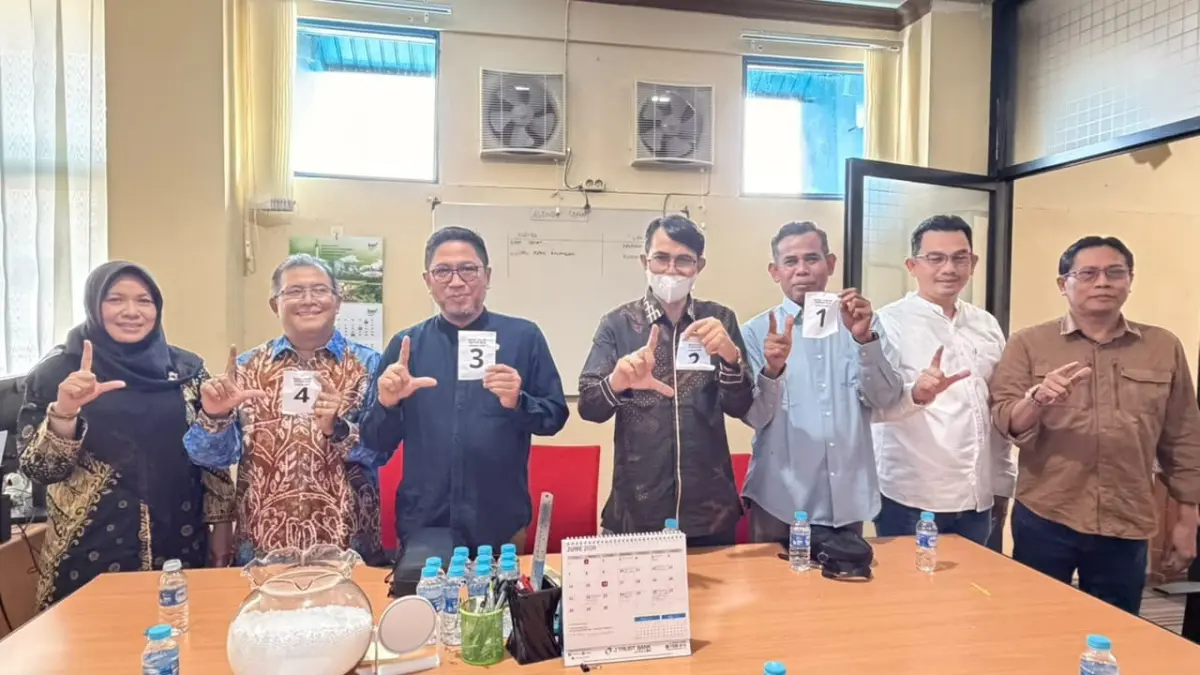 KANDIDAT: Penetapan nomor urut empat bakal calon Rektor ULM 2026-2030 melalui pengundian terbuka di Sekretariat Panitia Pemilihan Rektor ULM, Jumat (17/7/2026).(Humas ULM)