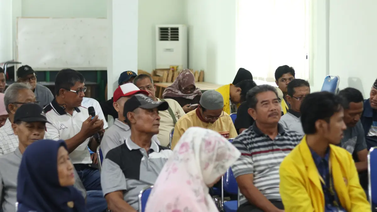 PESERTA: Ketua RT, Ketua RW, kader lingkungan, mahasiswa KKN Tematik Lingkungan Hidup, serta masyarakat mengikuti Pelatihan Program Kampung Iklim (ProKlim) sebagai upaya membangun kawasan tangguh menghadapi perubahan iklim.