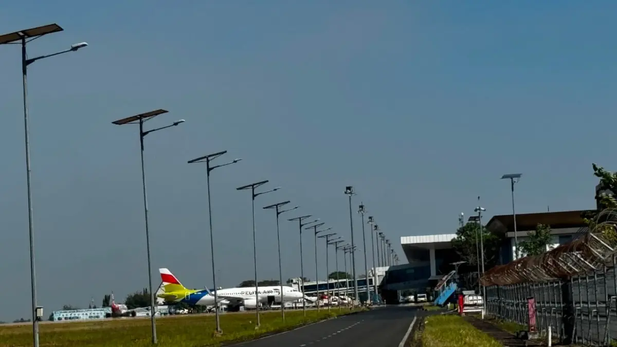 Penerbangan di Bandara Internasional Syamsudin Noor kembali normal seiring membaiknya jarak pandang, setelah sempat beberapa penerbangan tertunda keberangkata. (SHEILLA/RADAR BANJARMASIN)