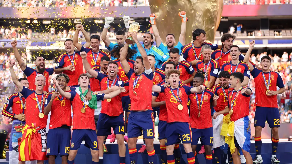 Timnas Spanyol menutup perjalanan luar biasa di Piala Dunia 2026 dengan cara paling sempurna. La Furia Roja sukses menumbangkan juara bertahan Argentina 1-0 melalui babak perpanjangan waktu pada partai final di Stadion MetLife, New Jersey, Amerika Serikat, Senin (20/7) dini hari Wita.