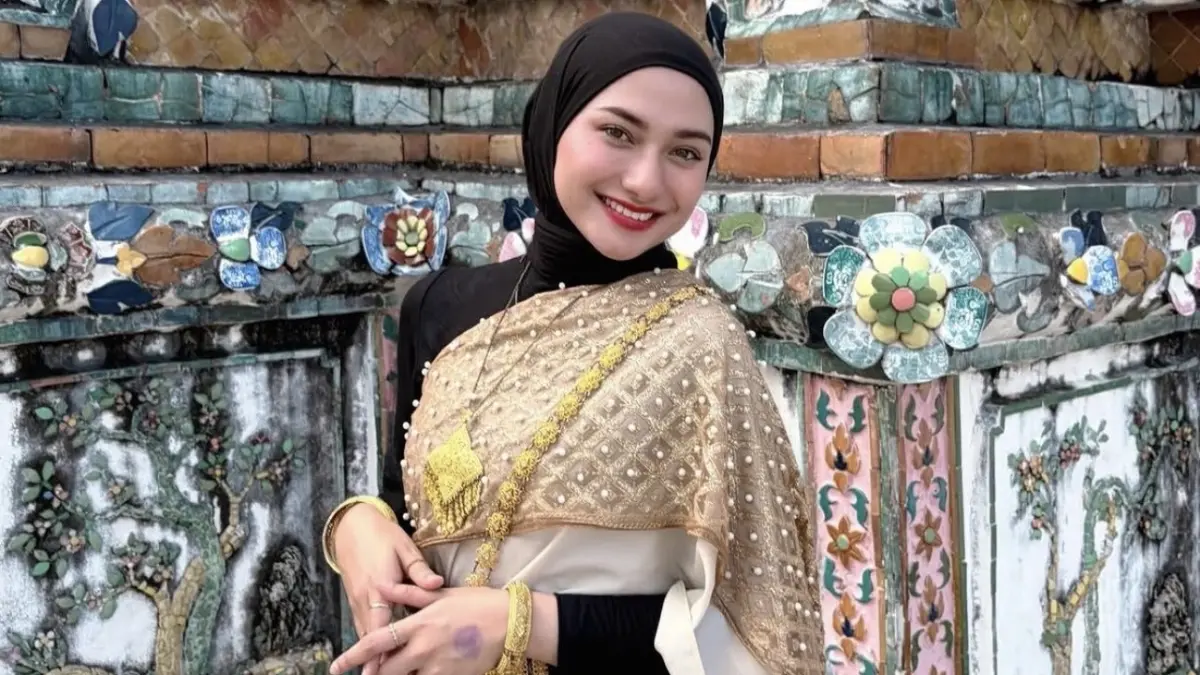 NOVEL: Nadzira Shafa meluncurkan novel terbaru berjudul Ibadah dan Cinta. (Foto: Instagram)