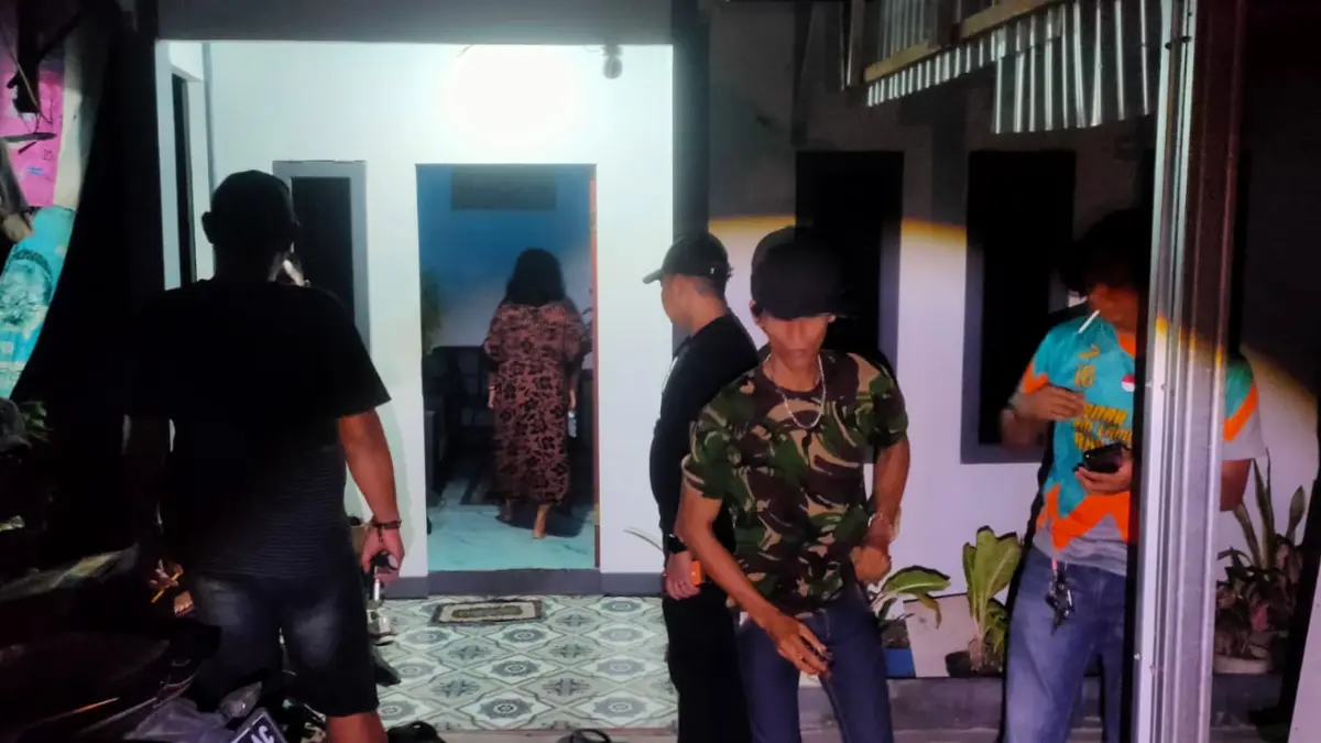 Petugas Polsek Banjarmasin Selatan ke lokasi setelah menerima laporan melalui Direct Message (DM) Instagram Humas Polresta Banjarmasin. (Polsek Banjarmasin Selatan)