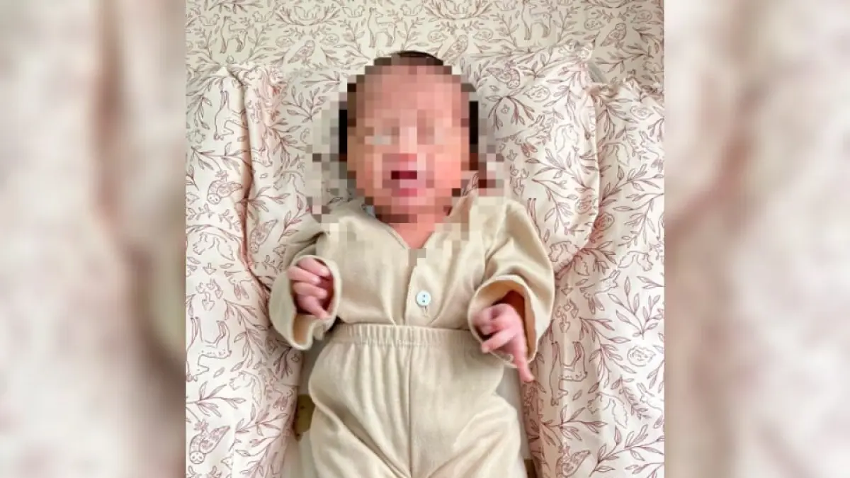 Bayi perempuan malang yang ditemukan warga di bawah jembatan Angsau, Pelaihari banyak diminati masyarakat untuk diadopsi. (Dinsos Tala)