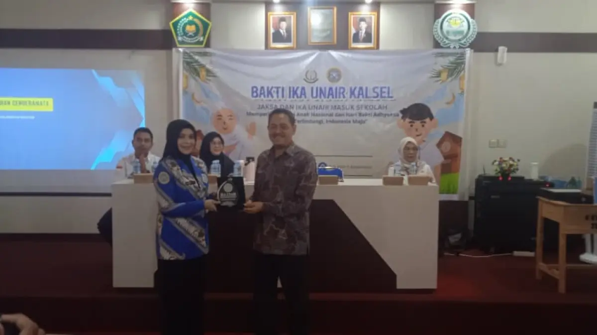 Kejati Kalsel dan IKA Unair Edukasi Pelajar tentang Hukum, Bullying, hingga Kekerasan Seksual