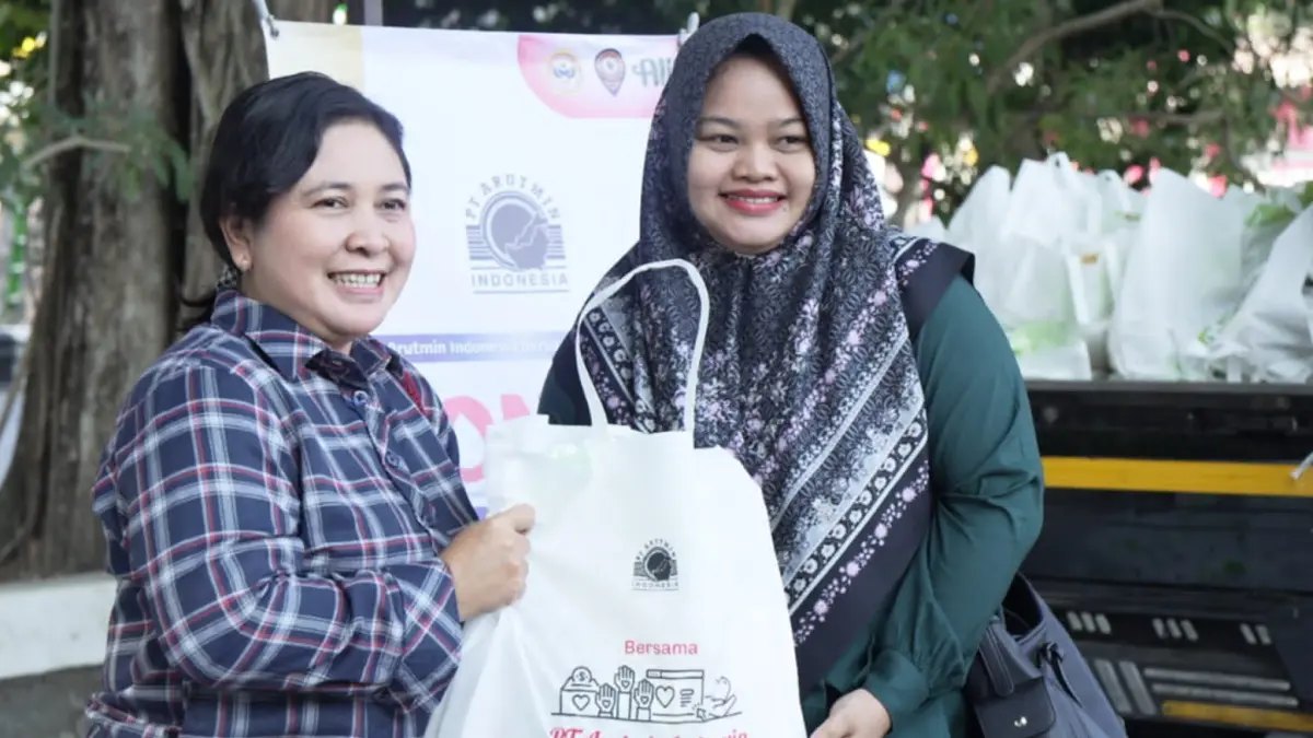 APRESIASI: Penyerahan paket sembako kepada pendonor sebagai wujud penghargaan dan kepedulian Arutmin kepada para relawan donor darah.